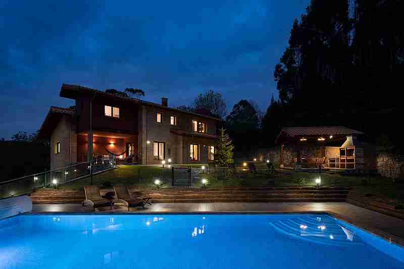 Piscina-Noche-Asturias